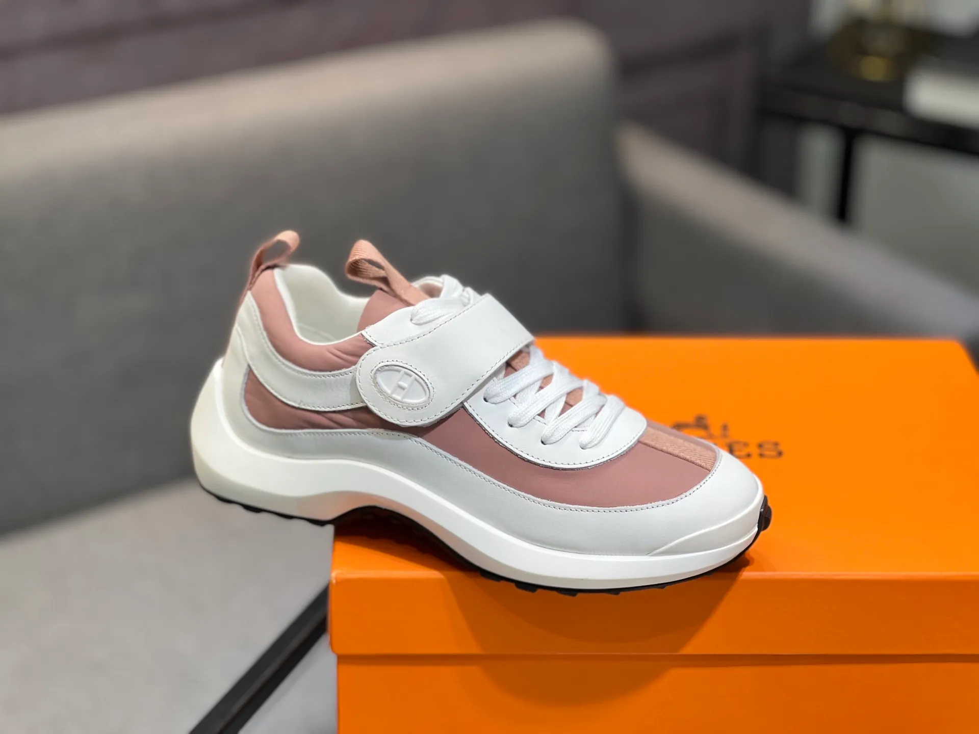 Men's shoes 💰600 Actual photos 🎬 [Hermès] Couple style, official website synchronization Counter quality French Paris catwalk style Simple and classic Imported original fabric Original 1:1 outsole! The highest version on the market! Size: Female 35-41. Male 39-45 (female 41, male 45 customized)